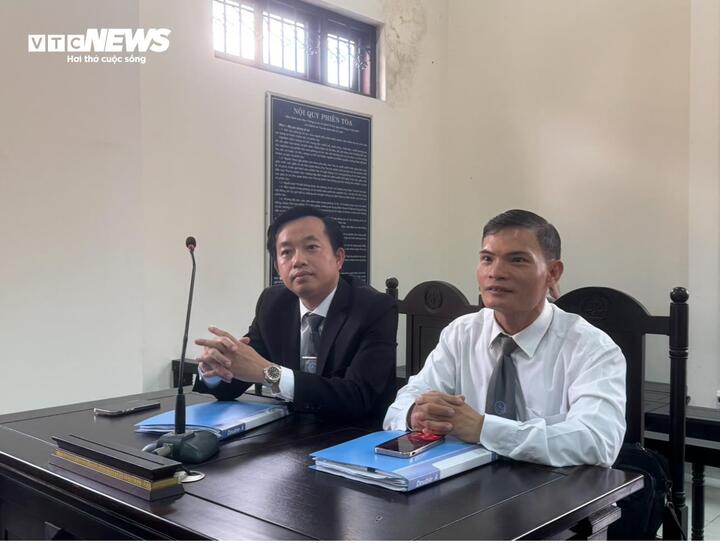 Hoãn phiên toà xét xử vụ ca sĩ Duy Mạnh kiện Mercedes - Benz Việt Nam- Ảnh 1.