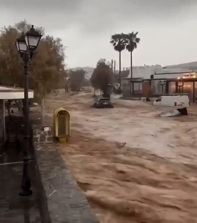 Iceland hứng chịu hàng trăm trận động đất nhỏ, báo hiệu cơn thịnh nộ lớn- Ảnh 3.