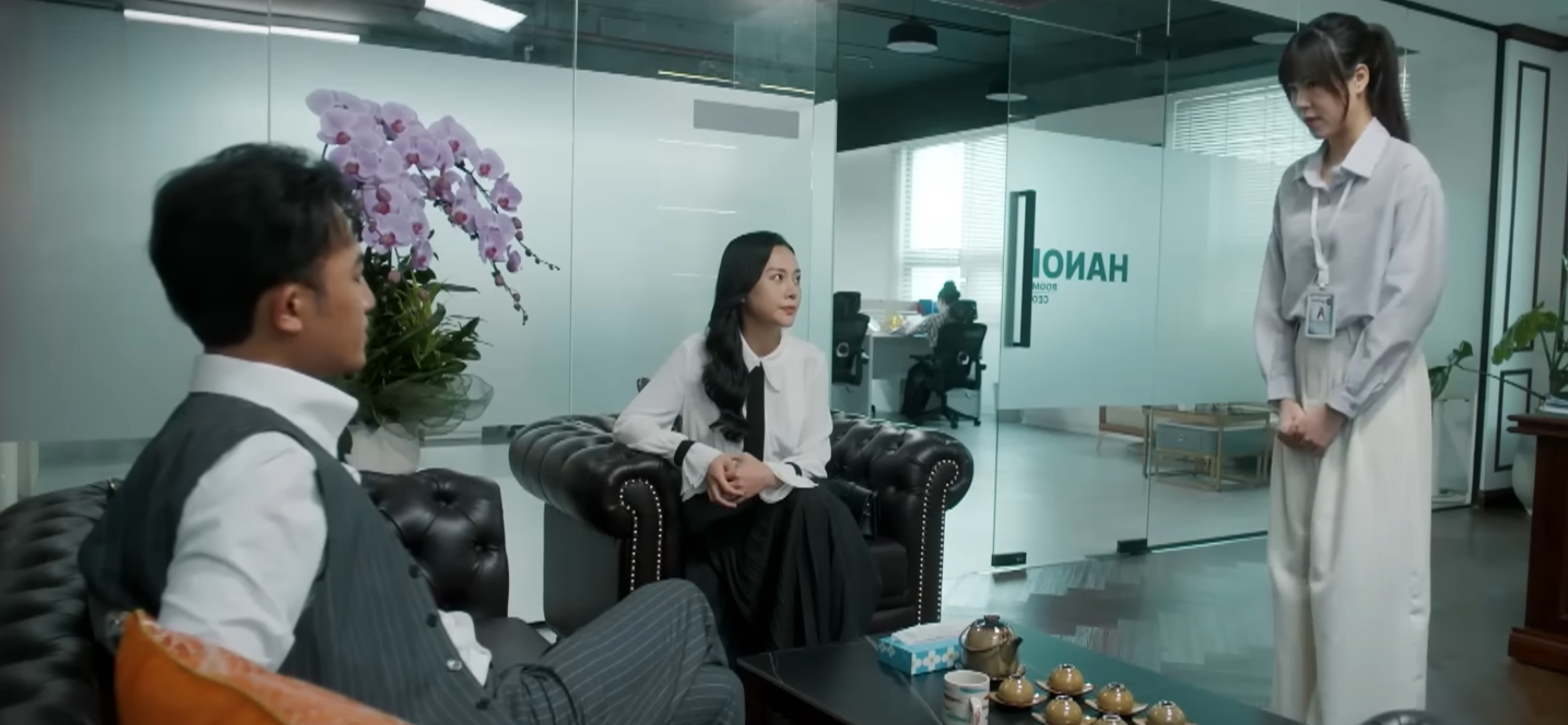 Phim Việt giờ vàng vừa chiếu đã gây bão MXH: Nữ chính thoại câu nào sang câu đấy, váy áo xứng đáng 100 điểm- Ảnh 1.