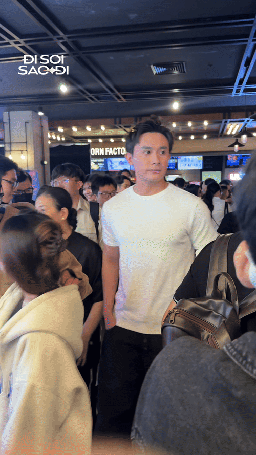 Thảm đỏ hot nhất hôm nay: Diệp Lâm Anh và tình trẻ tránh mặt nhau, 1 cặp diễn viên Vbiz bị tóm