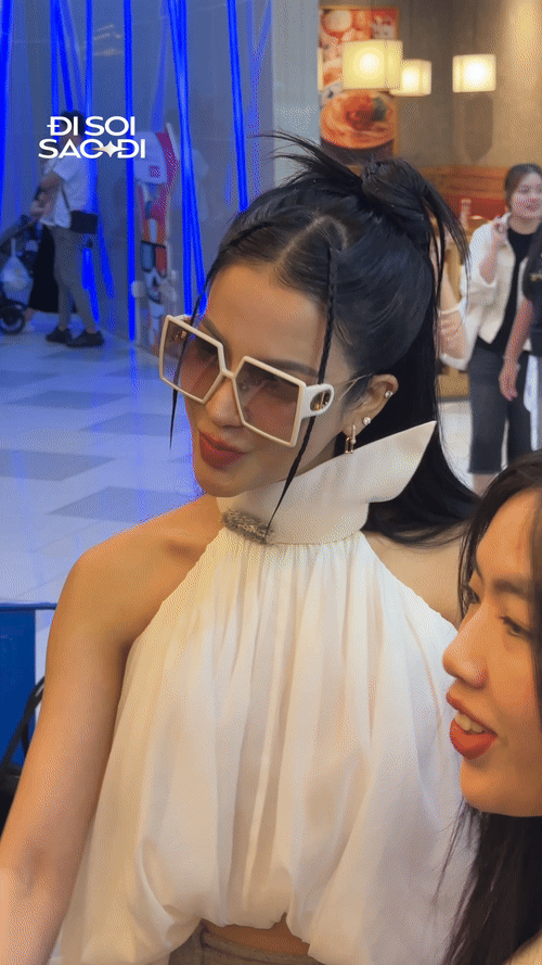 Thảm đỏ hot nhất hôm nay: Diệp Lâm Anh và tình trẻ tránh mặt nhau, 1 cặp diễn viên Vbiz bị tóm