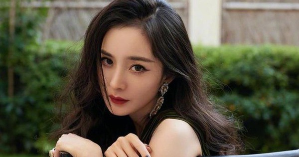 10 nữ diễn viên giàu nhất Trung Quốc 2025: Dương Mịch xếp sau Triệu Lệ Dĩnh, lướt tới hạng 1 mà nghi ngờ nhân sinh img6613 1755135426596 1755135426874165636403 48 0 404 680 crop 17551355641601159648855jpeg