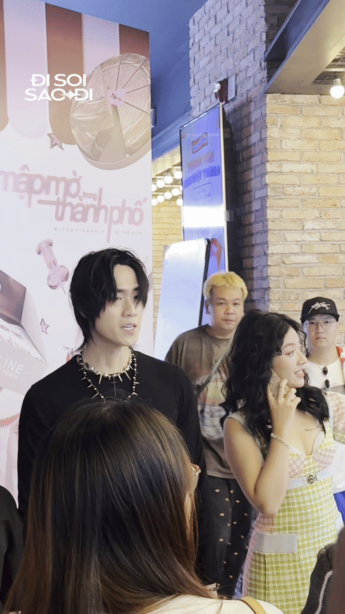 Thảm đỏ hot nhất hôm nay: Diệp Lâm Anh và tình trẻ tránh mặt nhau, 1 cặp diễn viên Vbiz bị tóm