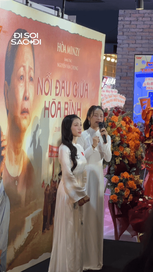 Chi Pu, Tiểu Vy, MONO... chia sẻ mất mát với Hòa Minzy giữa sự kiện, nữ ca sĩ bật khóc trong vòng tay gia đình Hoa Dâm Bụt- Ảnh 1. Chi Pu, Tiểu Vy, MONO... chia sẻ mất mát với Hòa Minzy giữa sự kiện, nữ ca sĩ bật khóc trong vòng tay gia đình Hoa Dâm Bụt- Ảnh 1.