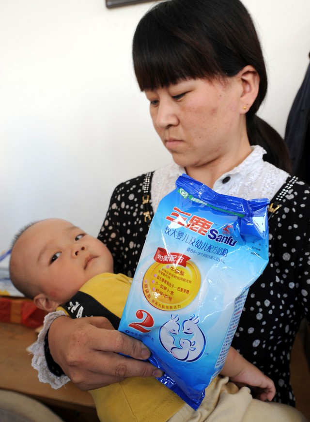 Bê bối sữa bột gây rúng động: Tội ác kinh hoàng khiến 300.000 trẻ em Trung Quốc bị đầu độc và cái giá đắt phải trả sau cả thập kỷ- Ảnh 1.