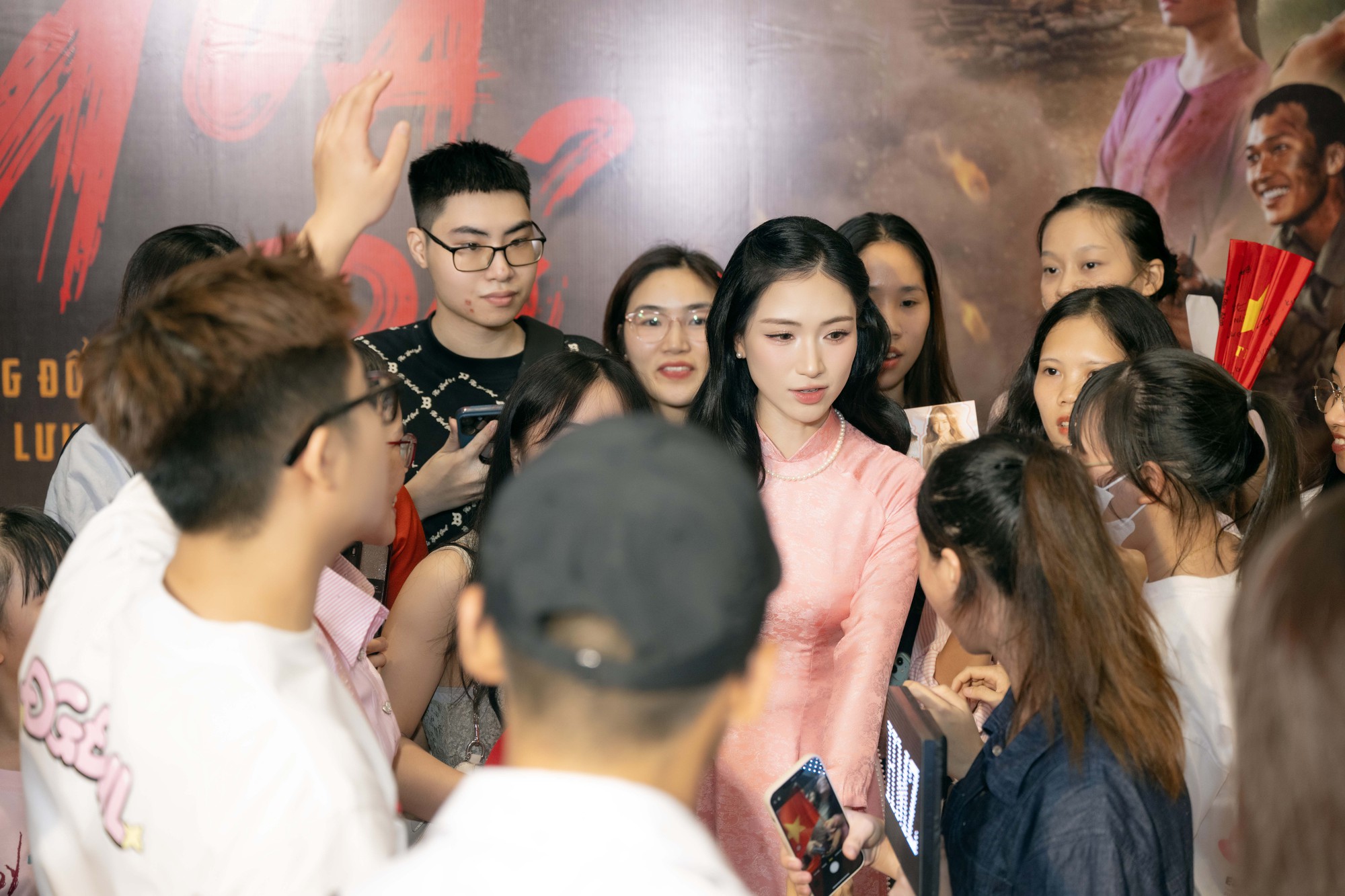 Thảm đỏ hot nhất hôm nay: Hòa Minzy “xinh sang slay” kịch trần, 1 mỹ nam đẹp phát sáng lấn lướt cả dàn sao- Ảnh 7.