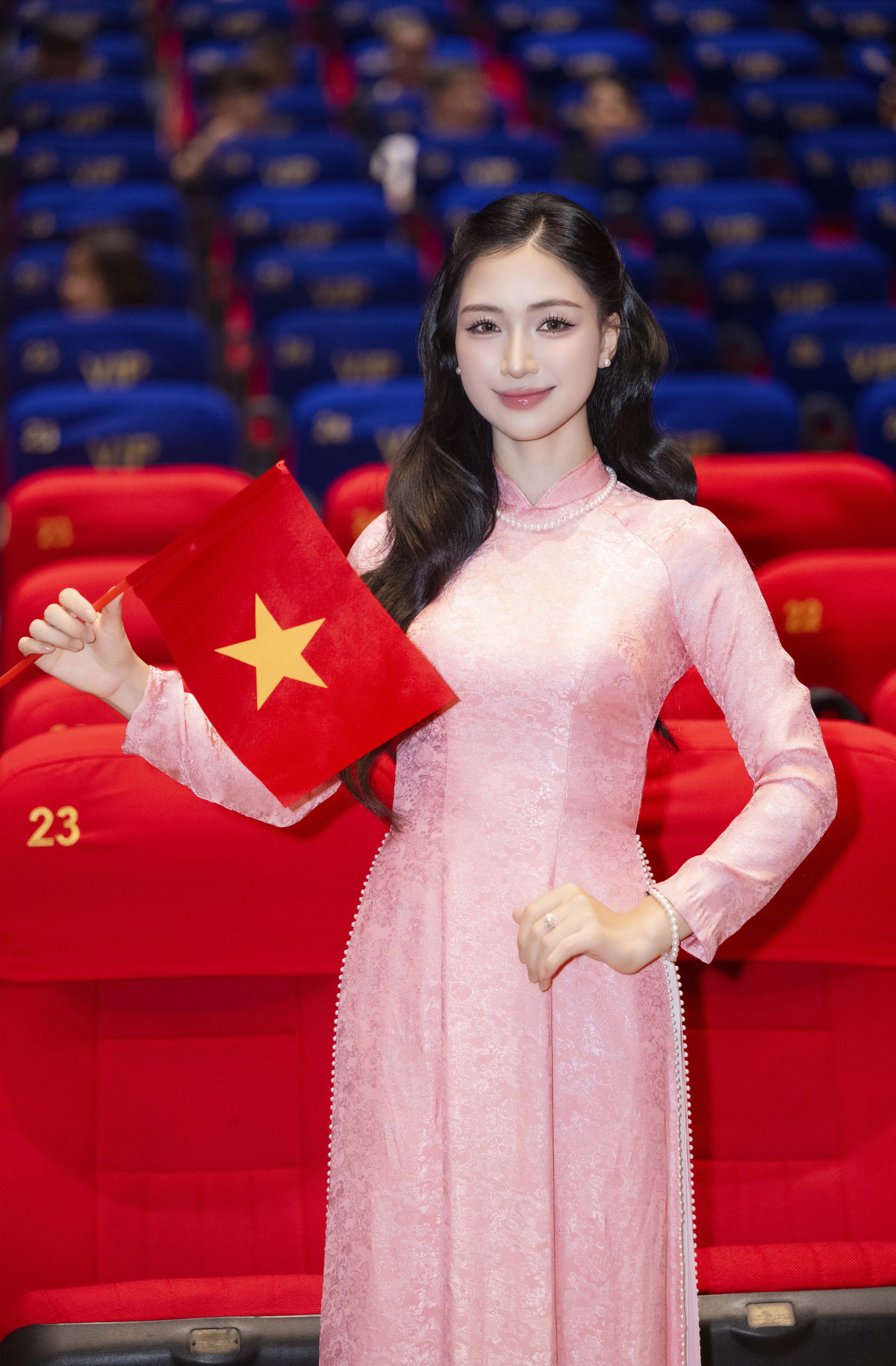 Thảm đỏ hot nhất hôm nay: Hòa Minzy “xinh sang slay” kịch trần, 1 mỹ nam đẹp phát sáng lấn lướt cả dàn sao- Ảnh 3.