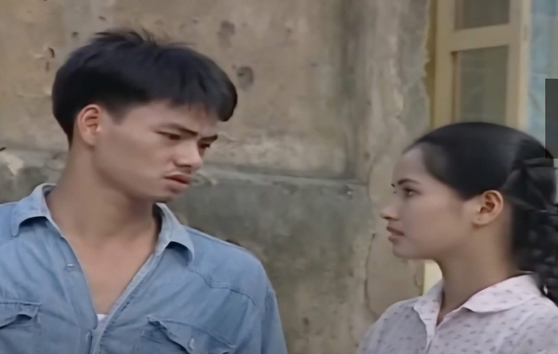 Nữ diễn viên chụp ảnh cùng Cục trưởng Xuân Bắc ở Tổng hợp luyện A80 là ai mà viral khắp MXH?- Ảnh 4.