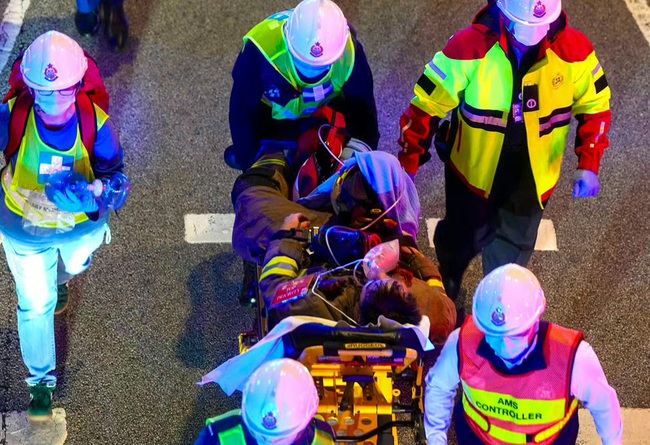 Toàn cảnh vụ cháy thảm họa nhất 3 thập kỷ ở Hong Kong: Số người tử vong chạm mốc 36, 10 tiếng cả thành phố vật lộn trong kinh hoàng- Ảnh 16.