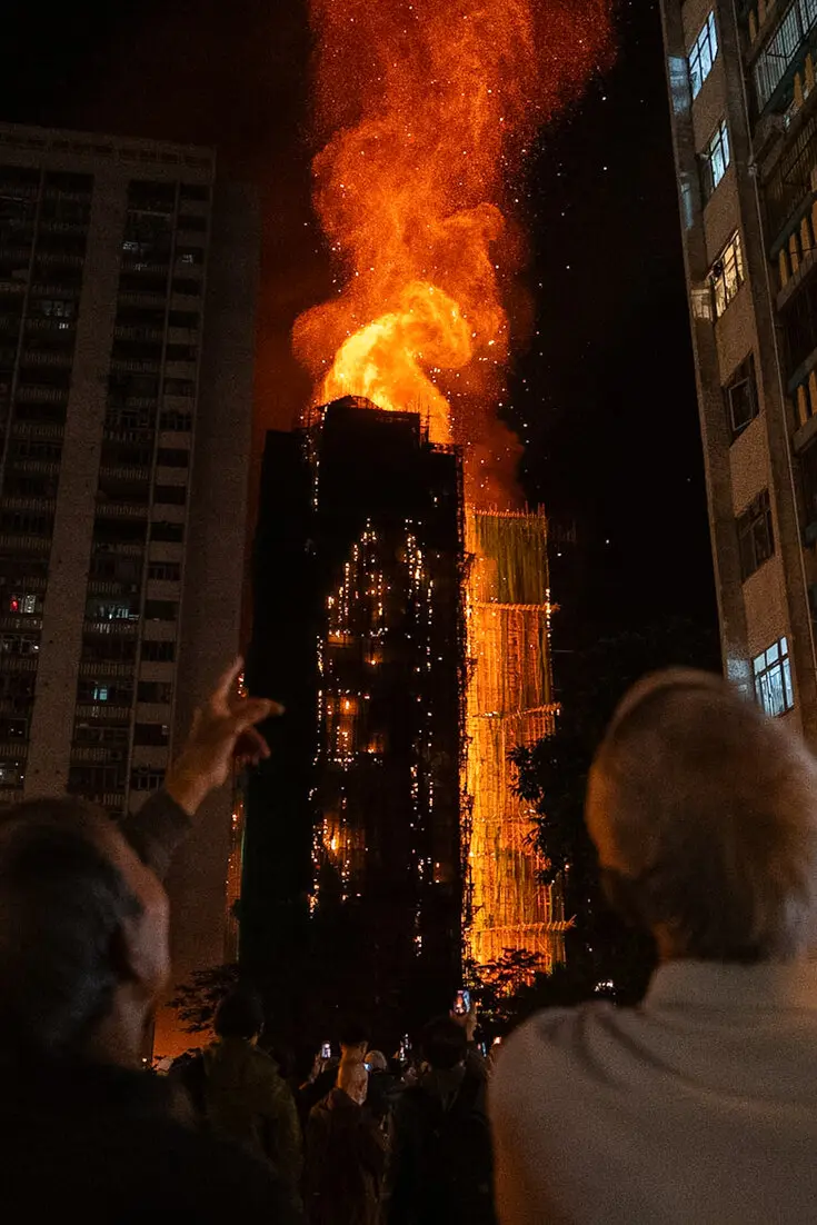 Toàn cảnh vụ cháy thảm họa nhất 3 thập kỷ ở Hong Kong: Số người tử vong chạm mốc 36, 10 tiếng cả thành phố vật lộn trong kinh hoàng- Ảnh 7.