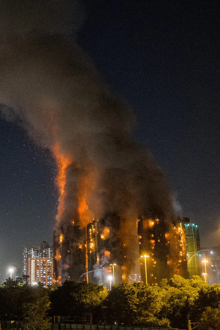 Toàn cảnh vụ cháy thảm họa nhất 3 thập kỷ ở Hong Kong: Số người tử vong chạm mốc 36, 10 tiếng cả thành phố vật lộn trong kinh hoàng- Ảnh 8.