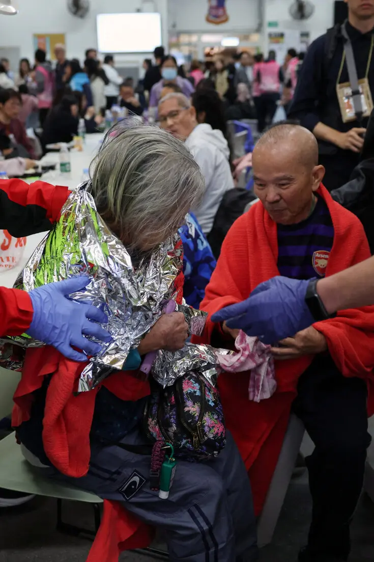 Toàn cảnh vụ cháy thảm họa nhất 3 thập kỷ ở Hong Kong: Số người tử vong chạm mốc 36, 10 tiếng cả thành phố vật lộn trong kinh hoàng- Ảnh 12.