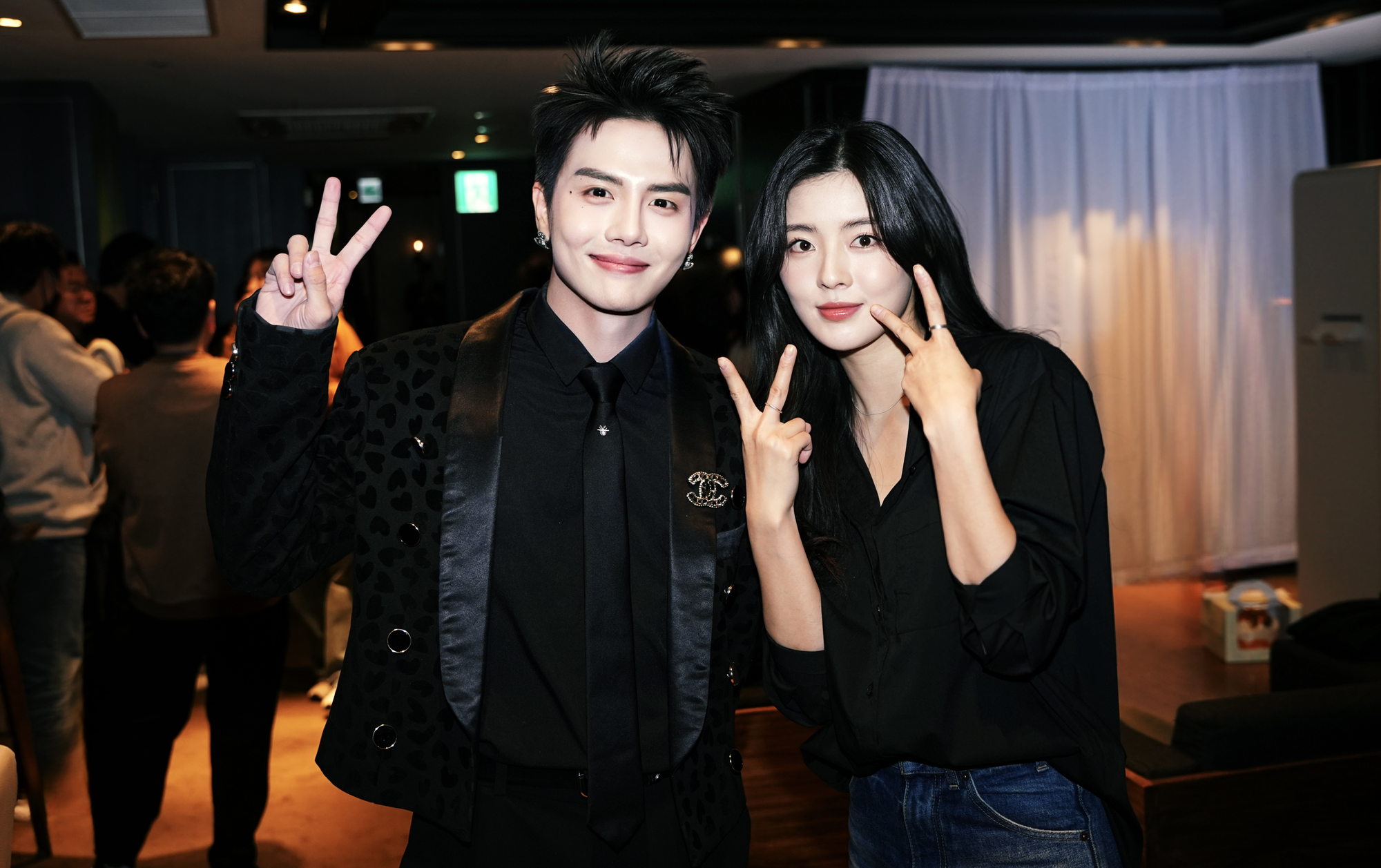 Sao nam Vbiz này quá xịn: Được Lee Kwang Soo ôm chằm, hết gặp Kim Woo Bin rồi ăn tối với thành viên EXO- Ảnh 4.