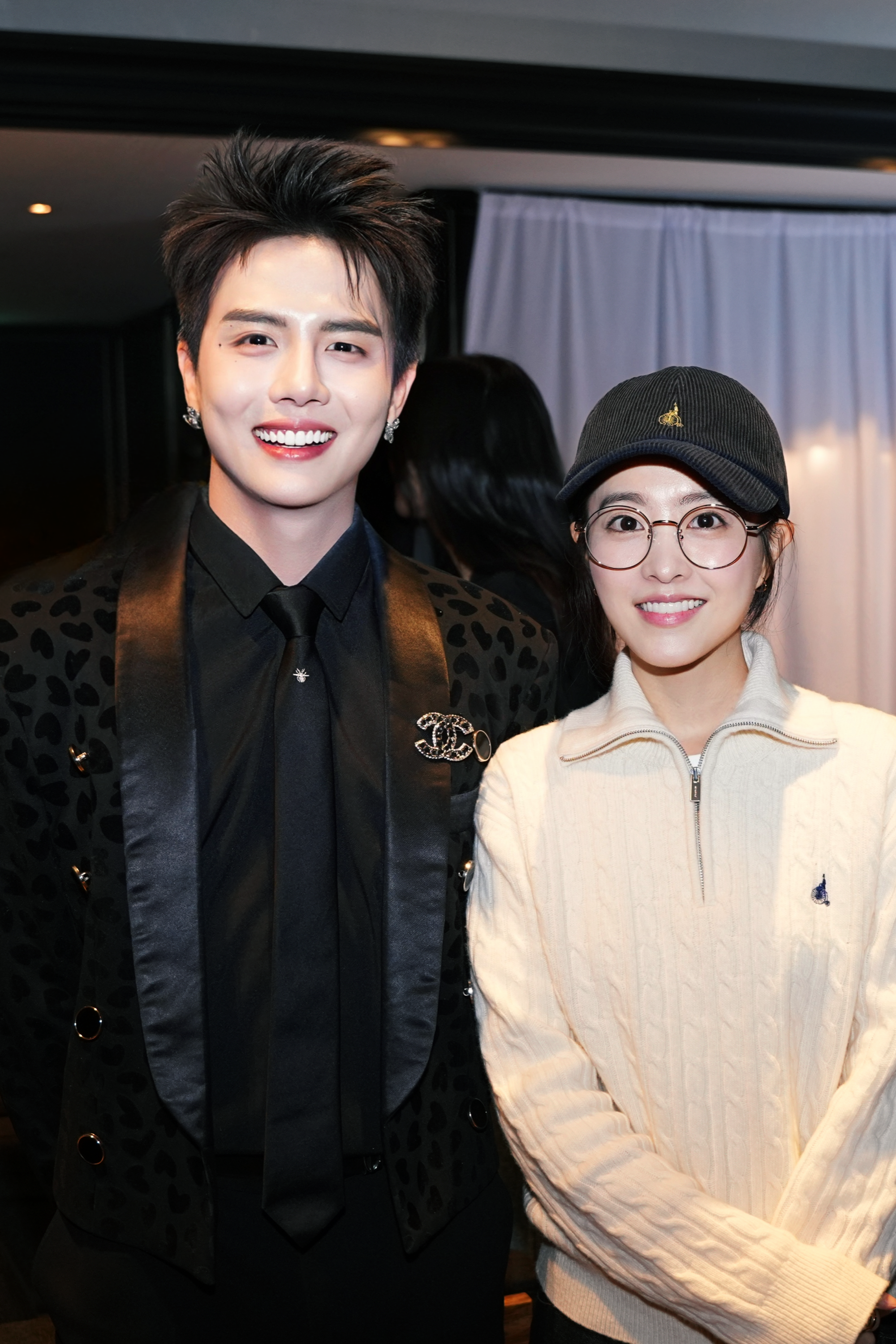 Sao nam Vbiz này quá xịn: Được Lee Kwang Soo ôm chằm, hết gặp Kim Woo Bin rồi ăn tối với thành viên EXO- Ảnh 3.