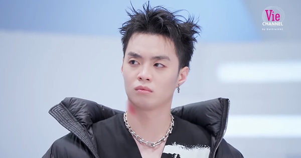 Cổ Negav có hình gì nhạy cảm tới mức bị nhà đài che mờ khi lên sóng Anh Trai Say Hi? img7599 1758385584083 1758385584397271359288 0 0 1047 2000 crop 17583856917971594169066jpg