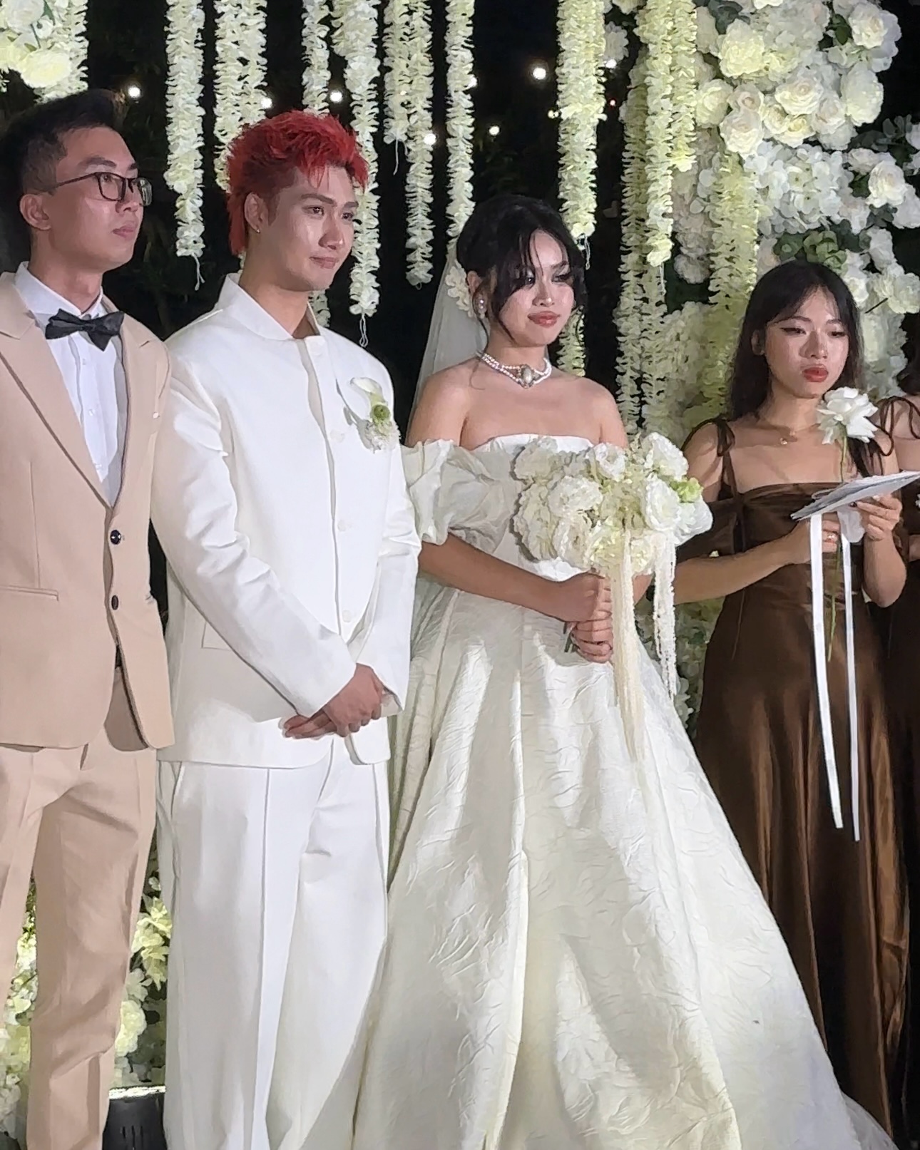 Cặp đôi Vbiz sáng tung ảnh cầu hôn, tối tổ chức ngay lễ cưới: Hình ảnh hiếm hoi của dâu rể được hé lộ!- Ảnh 5.