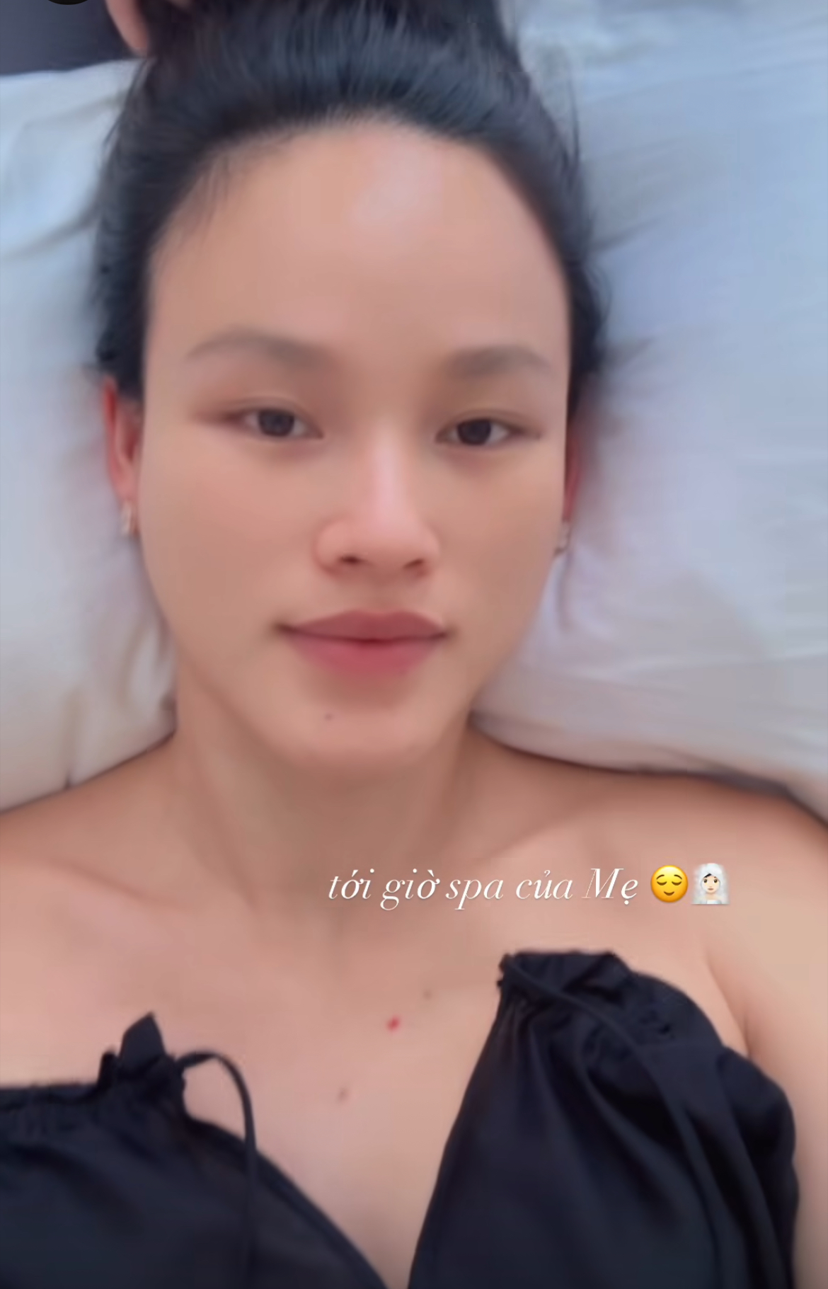 Mỹ nhân Việt vừa sinh con: Lộ nhan sắc 0% son phấn, được chồng chi tiền khủng để ở cữ- Ảnh 2.