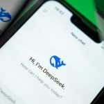 DeepSeek - đối thủ của ChatGPT đến từ Trung Quốc gây sốt toàn cầu img7806 17380377165091277081943 0 0 405 648 crop 1738037721483680416018jpeg