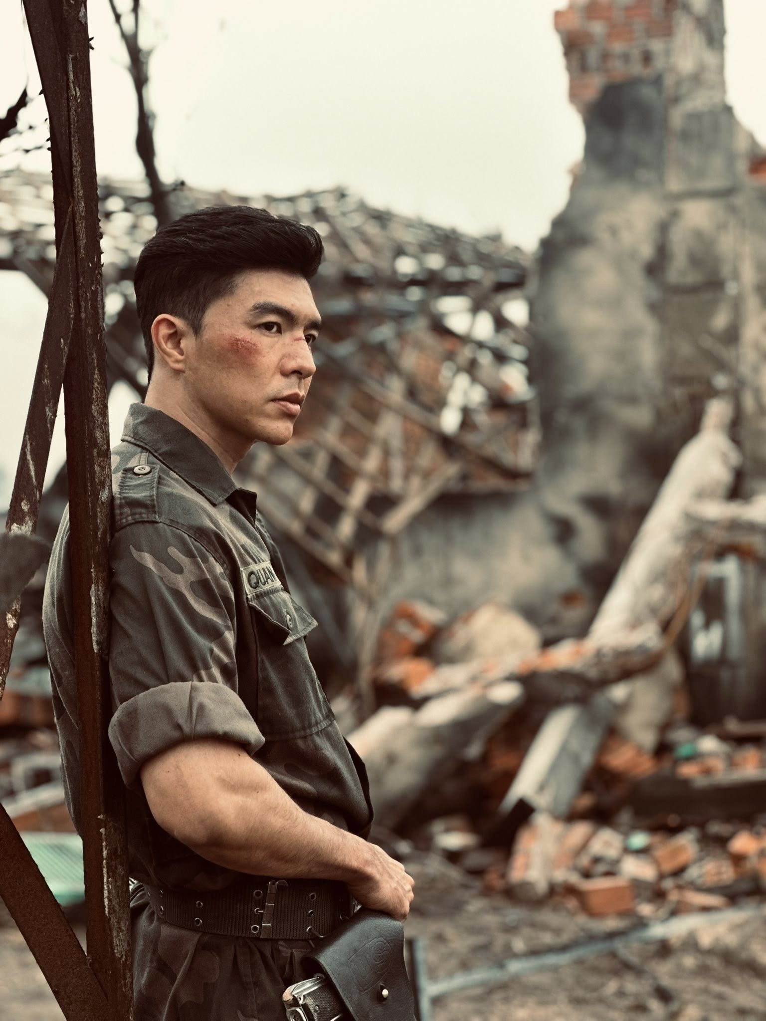 Hoá ra vai chính Mưa Đỏ suýt về tay nam diễn viên này, biết danh tính ai cũng đồng tình “đạo diễn sáng suốt quá”- Ảnh 2. Hoá ra vai chính Mưa Đỏ suýt về tay nam diễn viên này, biết danh tính ai cũng đồng tình “đạo diễn sáng suốt quá”- Ảnh 2.