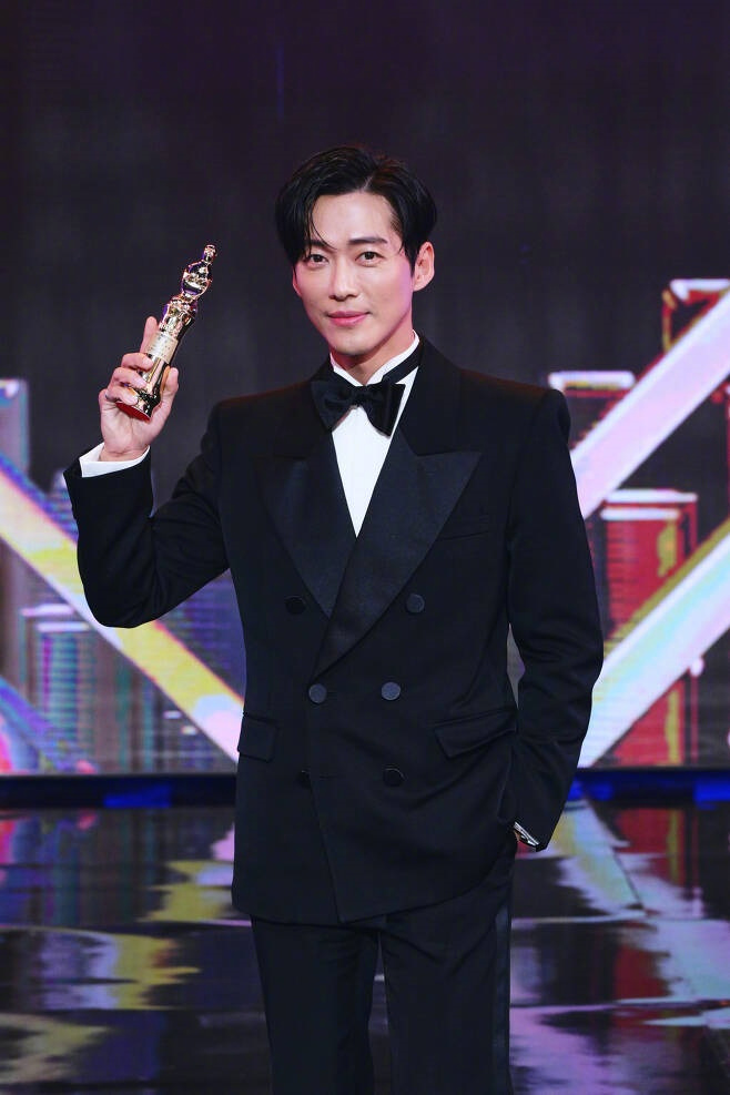 Màn ảnh Hàn lại có thêm 1 tuyệt phẩm lãng mạn: Cặp chính đẹp nao lòng còn diễn đỉnh, không xem tiếc cả đời- Ảnh 2.