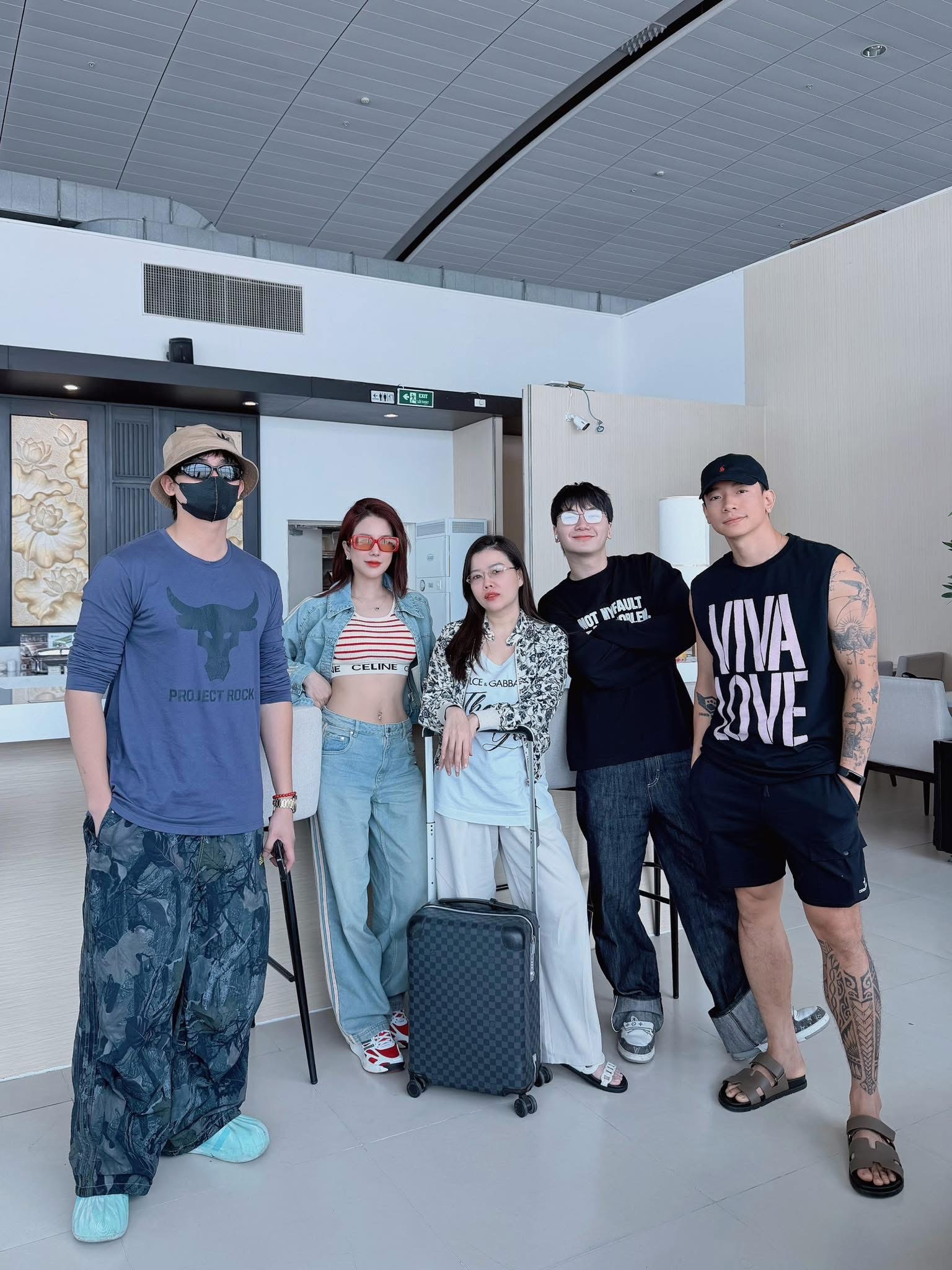 Chung kết Miss Universe: Hương Giang lộ diện hô tên cực năng lượng, chuẩn bị gọi Top 30!- Ảnh 8. Chung kết Miss Universe: Hương Giang lộ diện hô tên cực năng lượng, chuẩn bị gọi Top 30!- Ảnh 8.