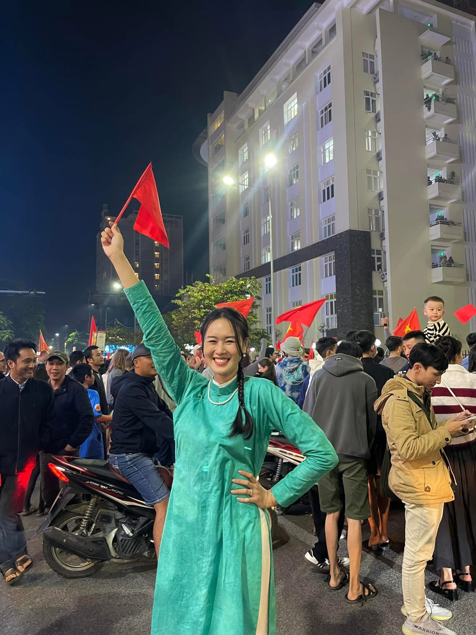 2 sao nam Vbiz bị camera ghi lại mặt như “mất sổ gạo” khi đang