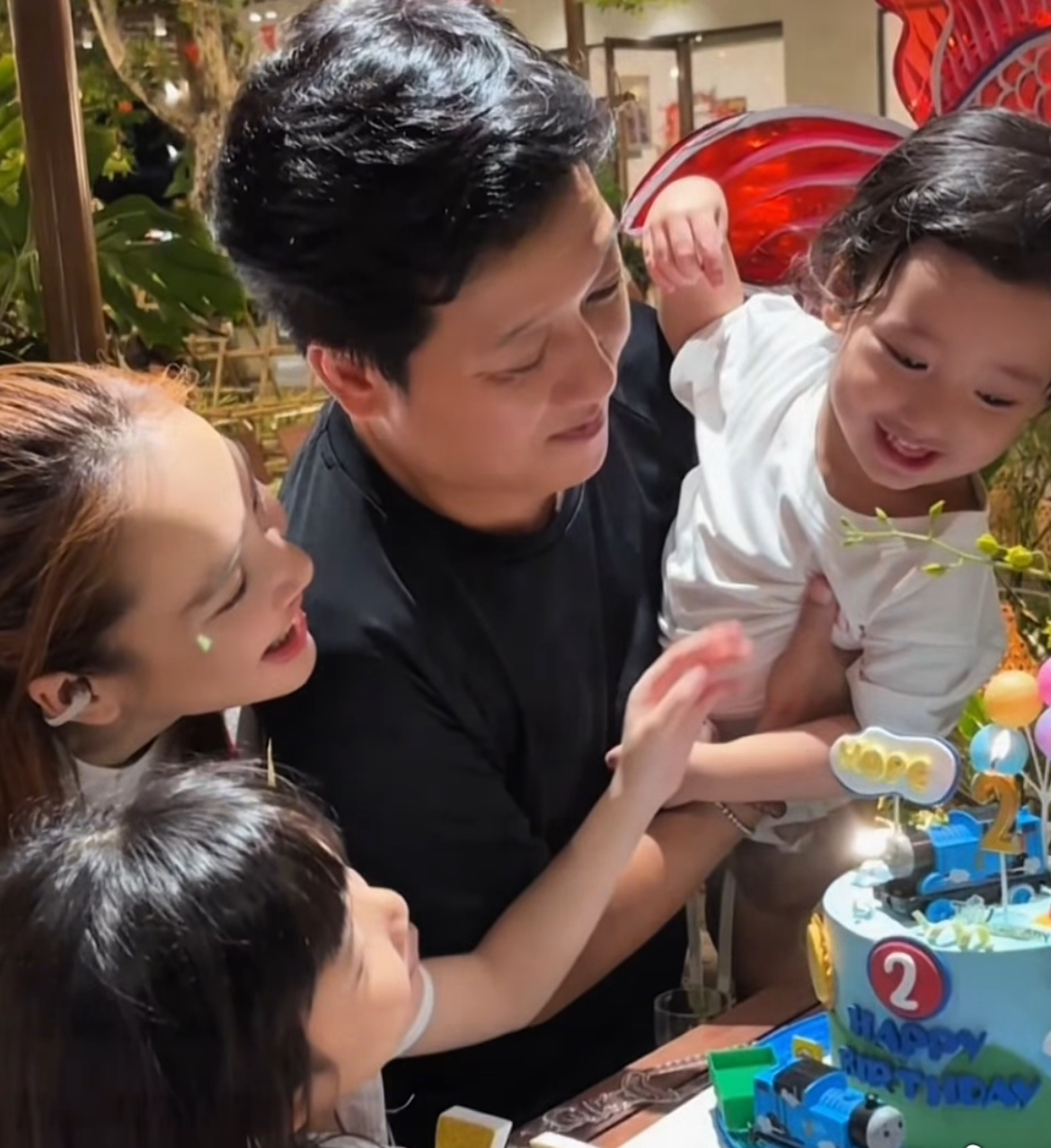 Trường Giang công khai ảnh rõ nét dung mạo con trai- Ảnh 2.