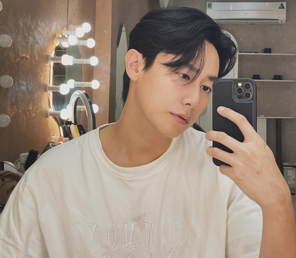 img8848-17598983535111367459405-1759905454270-17599054552001904601893 "Nam thần Vbiz" Rocker Nguyễn công khai ôm hôn bạn gái? img8848 17598983535111367459405 1759905454270 17599054552001904601893