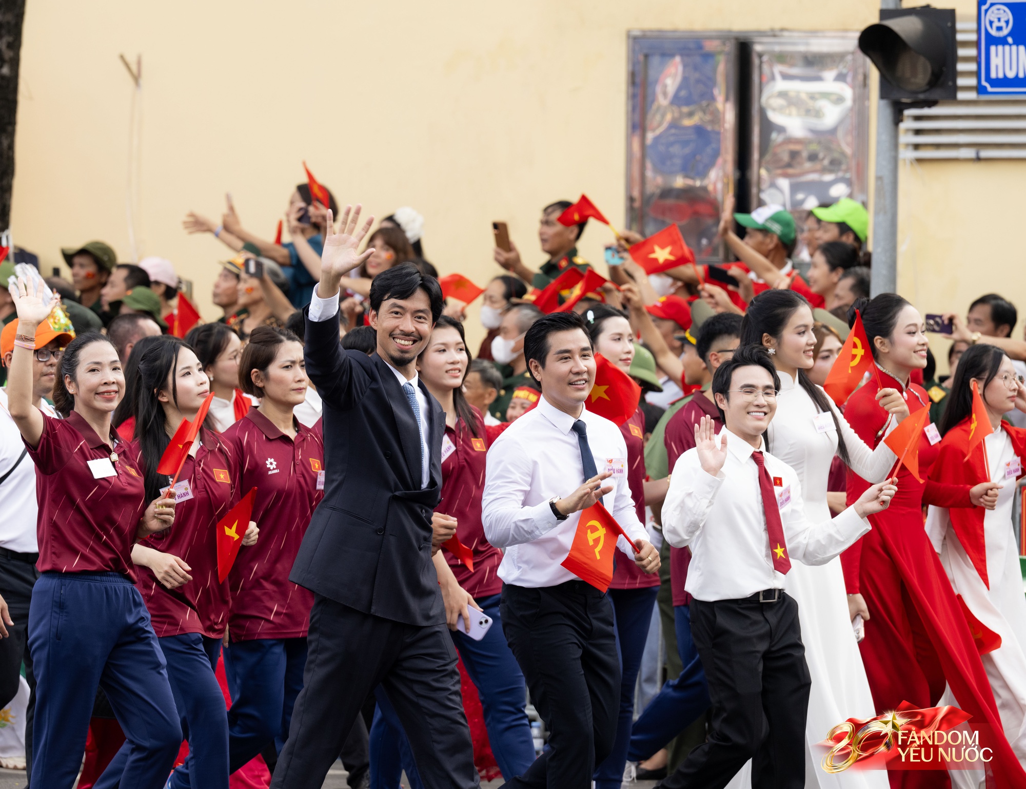 Ảnh nét căng và clip trọn vẹn Khối nghệ sĩ diễu hành 2/9: Quá đẹp, quá rạng rỡ, quá tự hào!- Ảnh 9.