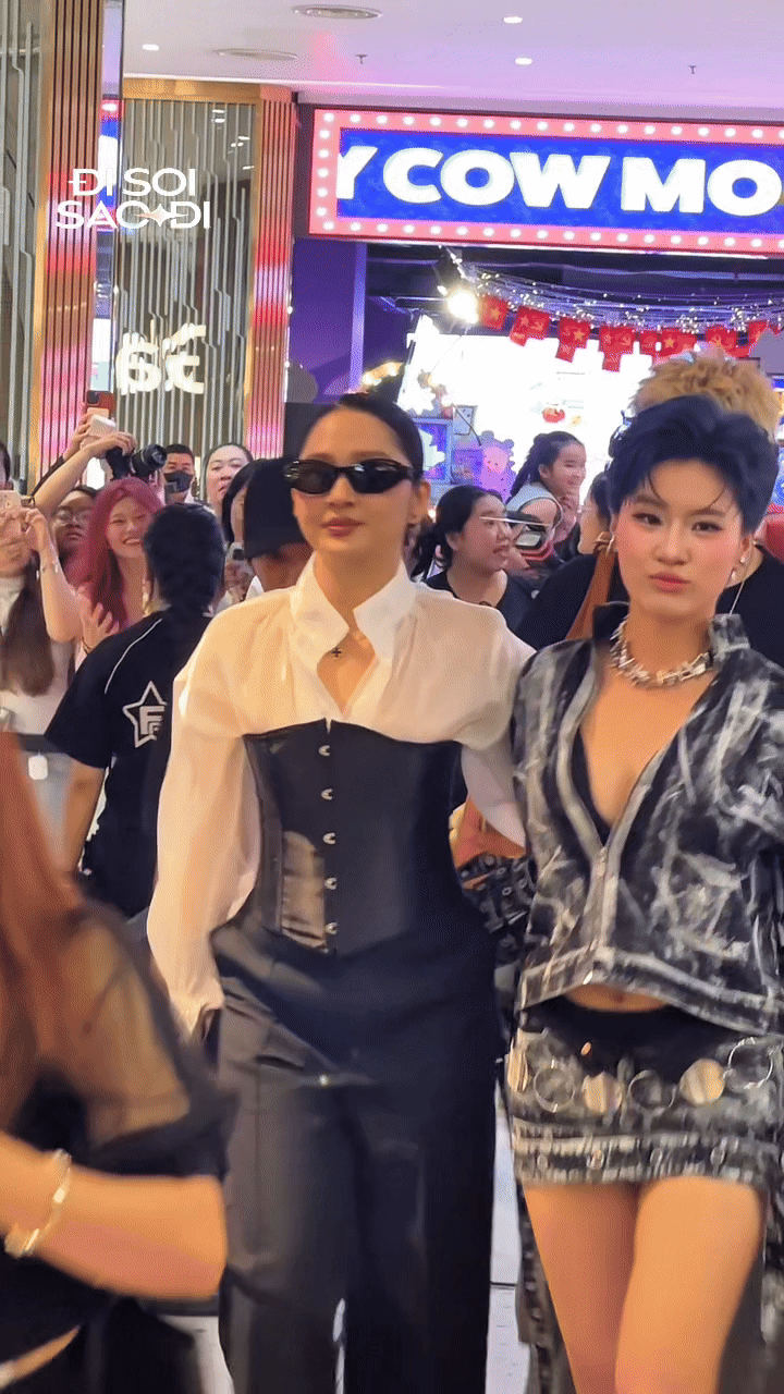 Thảm đỏ khủng Em Xinh Say Hi: Bích Phương - Bảo Anh và dàn mỹ nhân