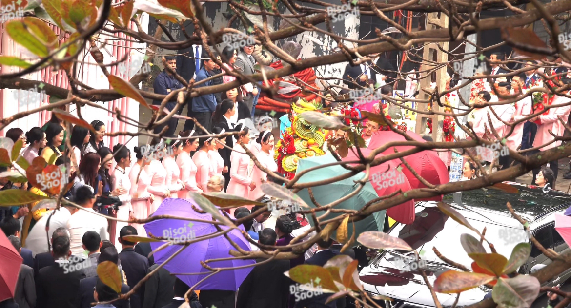 Thêm ảnh bên trong lễ ăn hỏi Phương Nhi và thiếu gia Vingroup được hé lộ, nhìn chi tiết này hiểu rõ tâm ý nhà trai!- Ảnh 4. Thêm ảnh bên trong lễ ăn hỏi Phương Nhi và thiếu gia Vingroup được hé lộ, nhìn chi tiết này hiểu rõ tâm ý nhà trai!- Ảnh 4.