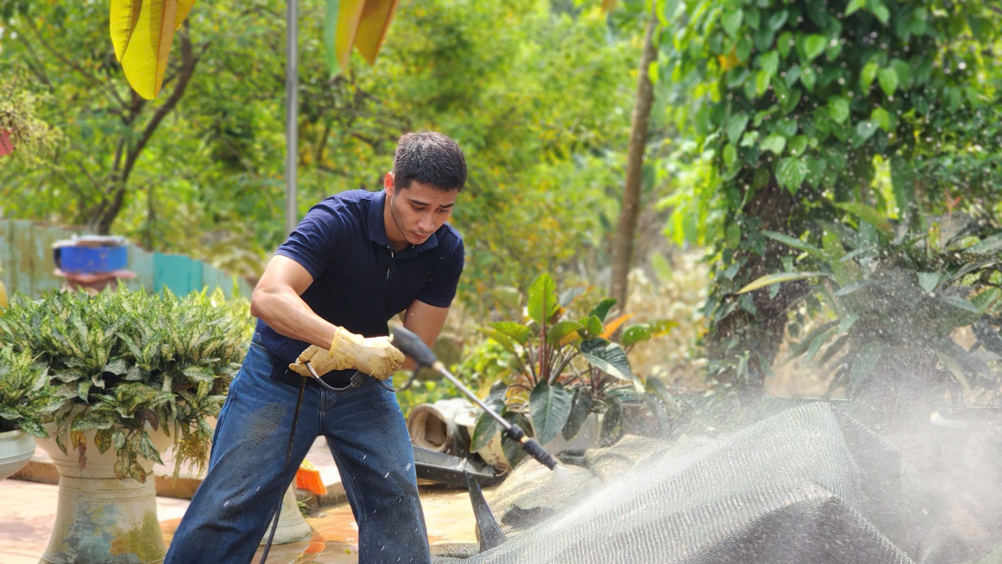 "Bà trùm hoa hậu" đưa hoa hậu, á hậu đi dọn rác, dẹp bùn img9244 1760312374333959331414 1760319661352 17603196618731007635159