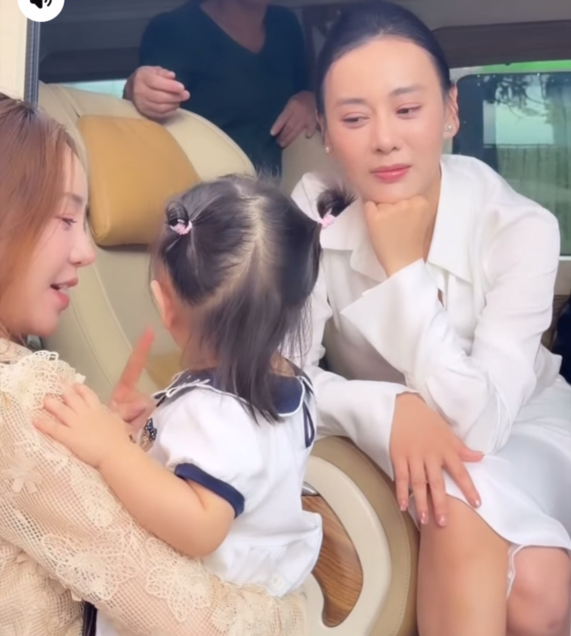 Phương Oanh lần đầu lộ diện- Ảnh 3.