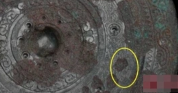 Đọc 3 chữ trên gương đồng của Vương Mãng: Chuyên gia giật mình "Hoàng đế này thực sự đến từ tương lai?" 28 Đọc 3 chữ trên gương đồng của Vương Mãng: Chuyên gia giật mình "Hoàng đế này thực sự đến từ tương lai?" img9322 17417416885121528958927 1156 58 1489 591 crop 17417417092331555223178png