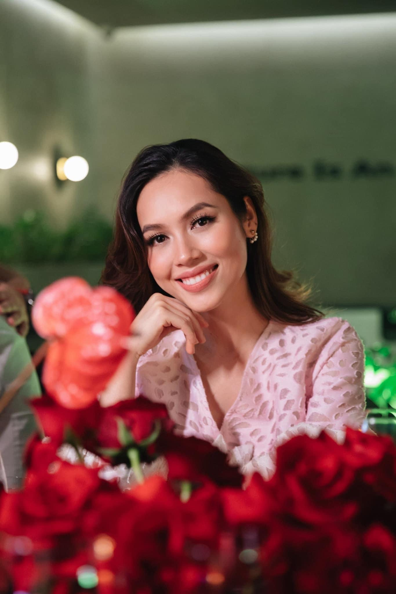 Sao nữ Vbiz vượt cạn đầy gian nan: Chậm 1 tuần vẫn chưa có dấu hiệu sinh, đau đẻ 12 tiếng tới mức bủn rủn tay chân- Ảnh 8.