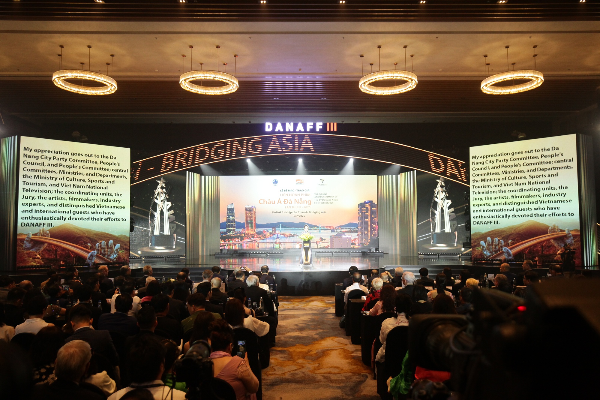 LHP châu Á Đà Nẵng 2025: Phim có Ngọc Trinh càn quét 4 giải lớn, Victor Vũ - Tuấn Trần được vinh danh- Ảnh 1.