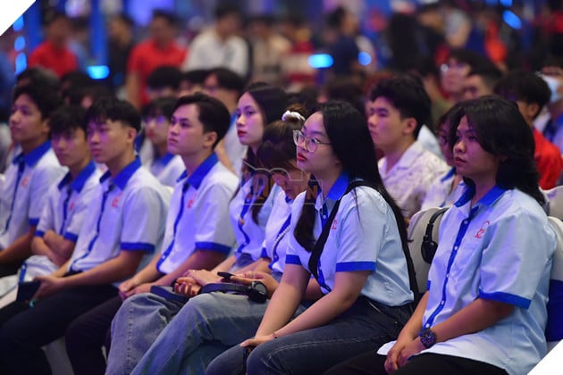 Vietnam GameVerse 2025: Dien Dan Game Viet Nam Huong Den Cac Hoat Dong Hop Tac Quoc Te 8 Sinh viên tham gia Diễn đàn Game Việt 2025