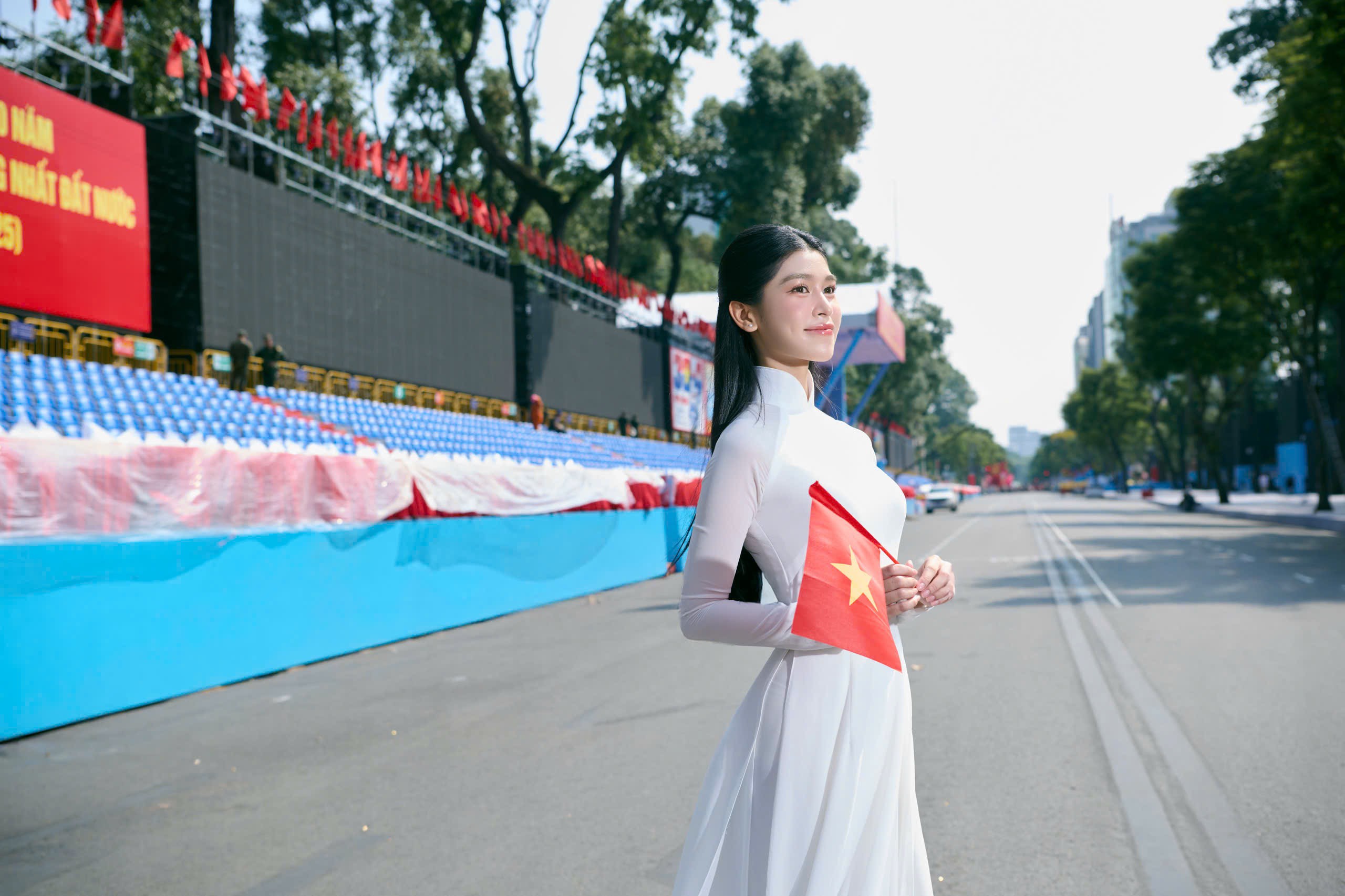 Nữ sinh Ngoại giao giỏi ngoại ngữ “gây sốt” với vẻ đẹp tri thức - 2