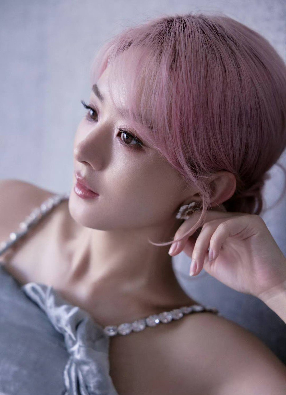 img_4077-1749214045-804-width1000height1384-1 Triệu Lệ Dĩnh lao đao - 2