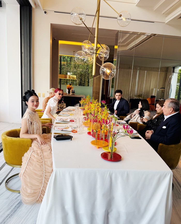 Cô bé 13 tuổi xinh đẹp tỏa sáng tại Liên hoan phim Cannes 2025 - 5