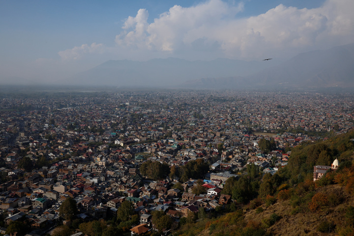 Va chạm xe buýt ở Ấn Độ, 20 người thiệt mạng- Ảnh 1.