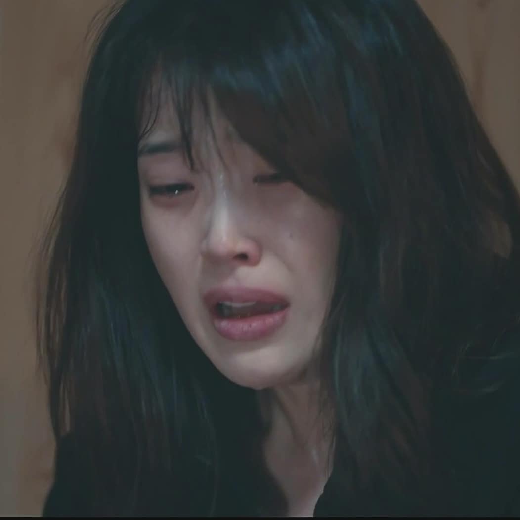 Nữ hoàng nước mắt thế hệ mới xin gọi tên IU, khóc cảnh nào cũng khiến khán giả đau thắt tim gan- Ảnh 5. Nữ hoàng nước mắt thế hệ mới xin gọi tên IU, khóc cảnh nào cũng khiến khán giả đau thắt tim gan- Ảnh 5.