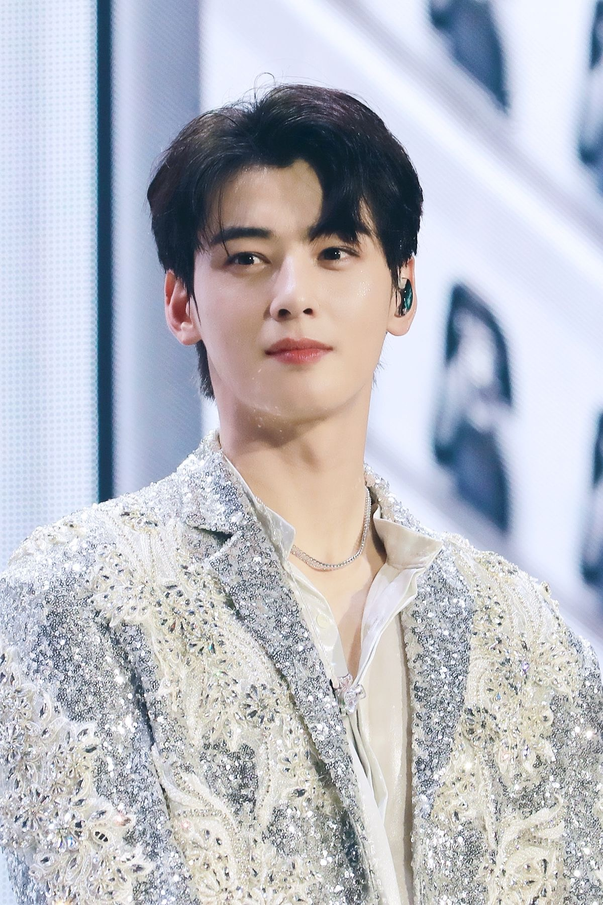 Thiếu gia tài phiệt đang cực hot vì giống cả showbiz: Nhìn thẳng tưởng Cha Eun Woo, ngó ngang lại ra V (BTS)- Ảnh 6.