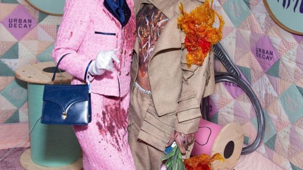 Hình ảnh gây phẫn nộ về cựu Đệ nhất phu nhân Mỹ j5 1762053207331 1762053207610647212846