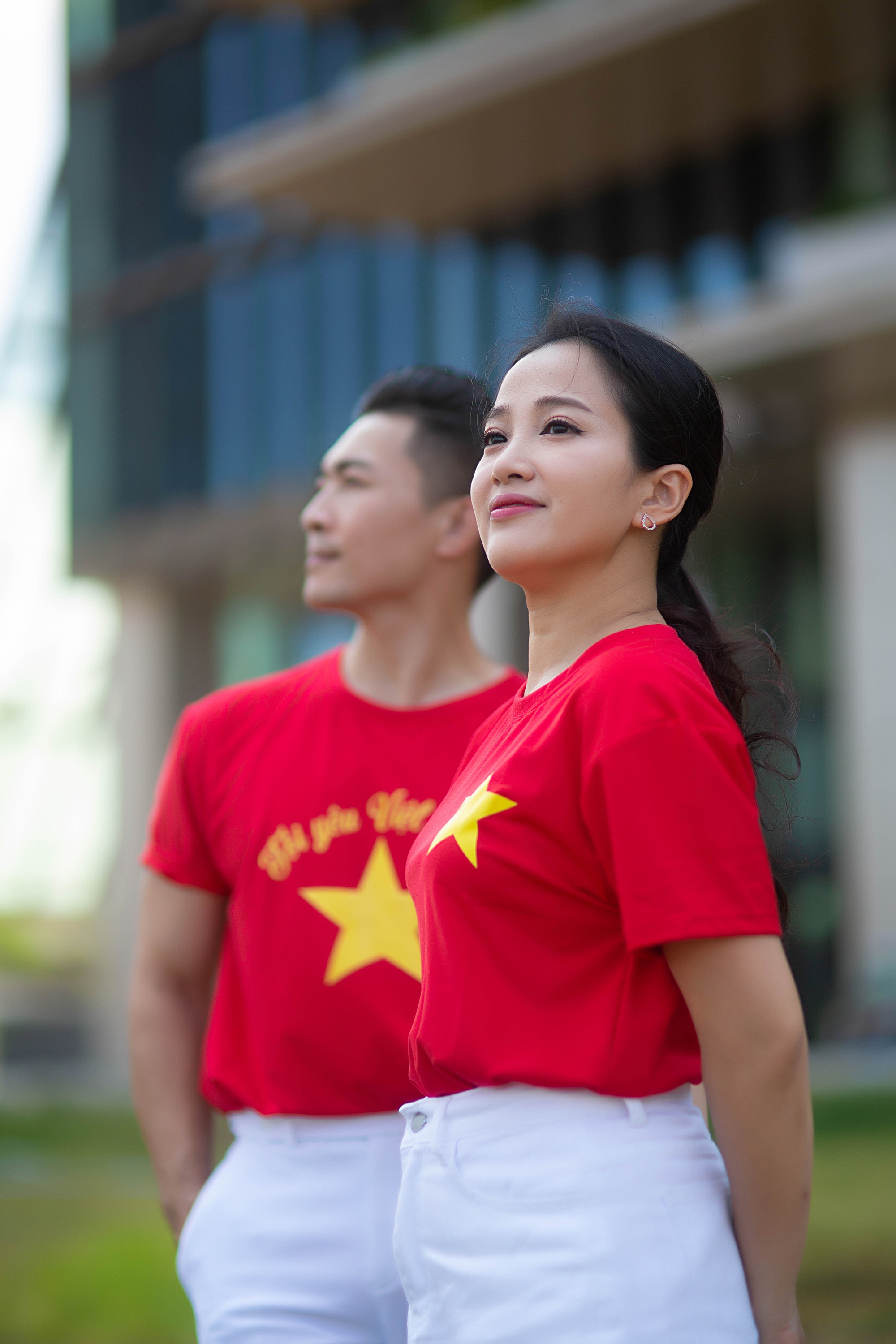 Con trai nhí của NSƯT Quốc Cơ – MC Hồng Phượng biểu diễn xiếc cùng bố trong bộ ảnh ý nghĩa kỷ niệm 30/4- Ảnh 4. Con trai nhí của NSƯT Quốc Cơ – MC Hồng Phượng biểu diễn xiếc cùng bố trong bộ ảnh ý nghĩa kỷ niệm 30/4- Ảnh 4.