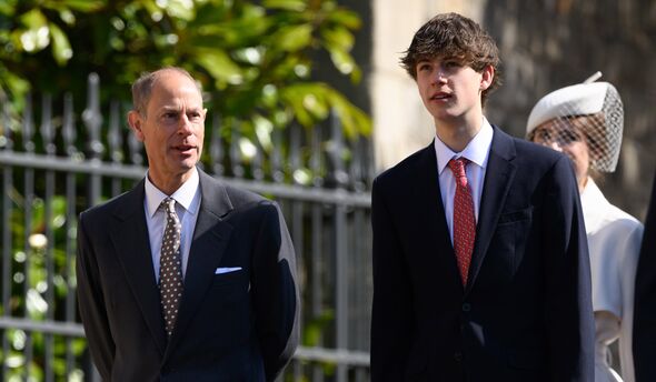 Một nam nhân Hoàng gia Anh gây trầm trồ về chiều cao vượt trội khi xuất hiện lại sau 1 năm vắng bóng- Ảnh 1.