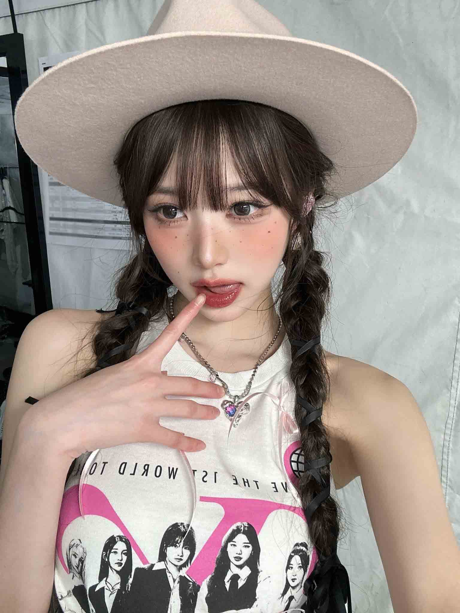 "Công chúa Kpop" Jang Won Young hứng gạch tan nát vì mặc váy bó ngắn cũn cỡn, hóa ra là đồng đội "chỉ điểm" jang wonyoung 9 1746763647674646564956 1746772278727 17467722788691739684254 1753953991275345933895 1753959867390 17539598676181607835226