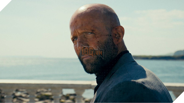 Hình ảnh trong phim The Beekeeper.