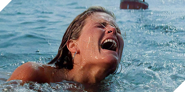 50 Nam Sau, Ky Luc Boi Loi Tai Dia Diem Quay “Jaws” Nang Tam Nhan Thuc Ve Ca Map Hình ảnh nhân vật trong phim Jaws bơi dưới vùng biển có cá mập