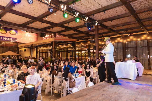 Nam ca sĩ Vbiz làm lễ đầy tháng cho con: Chi tiền mua sẵn 2 căn nhà, Thanh Trúc cùng dàn sao góp mặt- Ảnh 5.